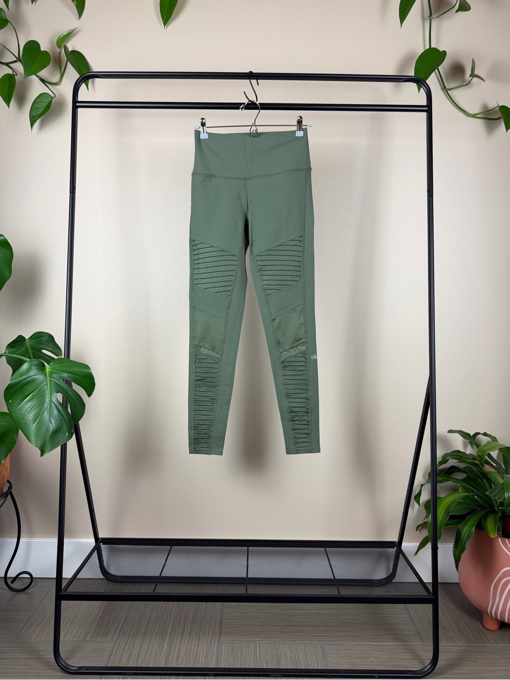 ALO Yoga Olive Green Ribbed Moto Leggings